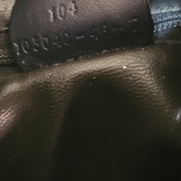 Mark Cross Bucket Bag. Leather. Black & Gold. America's First Luxury Brand. - Picture 5 of 11